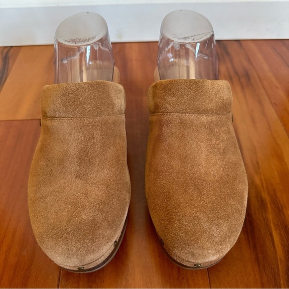 NWOT Vionic Day Kacie Suede Studded in Toffee Heeled Clogs - Picture 3 of 13